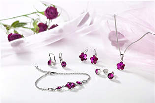 EG1282 Sada šperků s krystaly Swarovski náušnice, řetízek a přívěsek