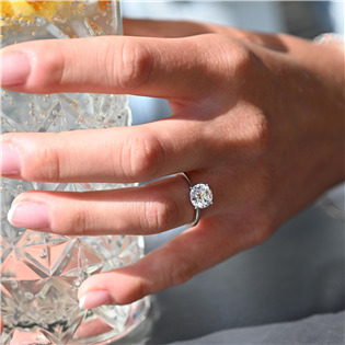 EG1900-59 Stříbrný prsten ELEN moissanite